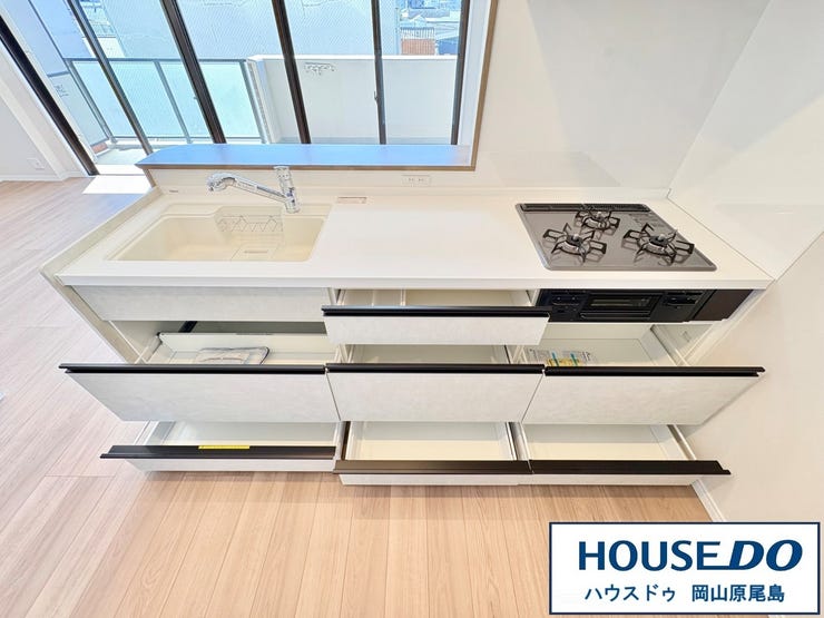 清潔感のある使いやすいキッチン!スライド収納で毎日のお料理も楽々♪