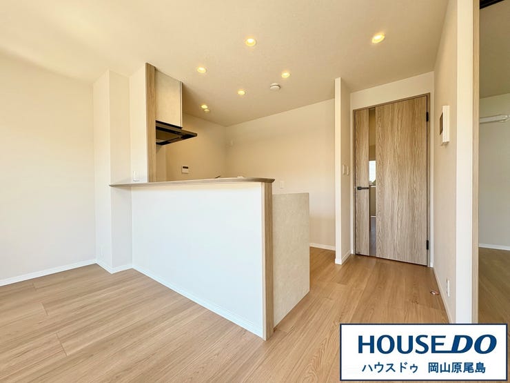 対面式のキッチンで、会話をしながらお子様のリビング学習を見守りながらお料理が捗りそうです♪