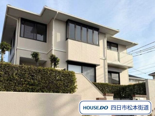 【外観】
三重交通バス「陽光台浮橋」停まで徒歩約5分、一号館 陽光台店まで徒歩約3分とお買い物に便利な立地。南東角地に、軽量鉄骨2階建ての登場です。(2025年10月7日)