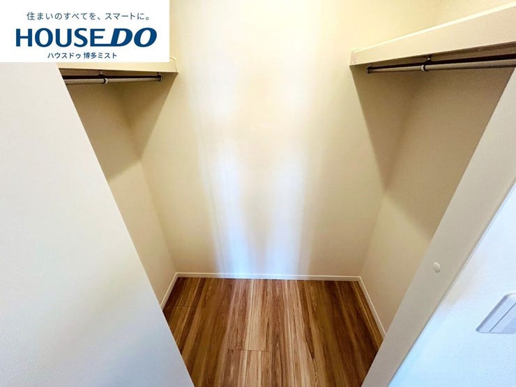 【欲しいところの収納力】実際に生活することを考え、お部屋の収納を重視しました。かさばる季節の衣類や大きなキャリーバッグもラクラク収納♪