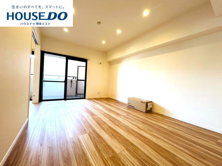 【家族のいやし時間】穏やかな光が入るリビング。忙しい毎日だからこそ、家族と過ごす時間は大切。家族みんなが快適なリビングだから、忙しい朝も、くつろぎの夜も、楽しい時間が過ごせます。