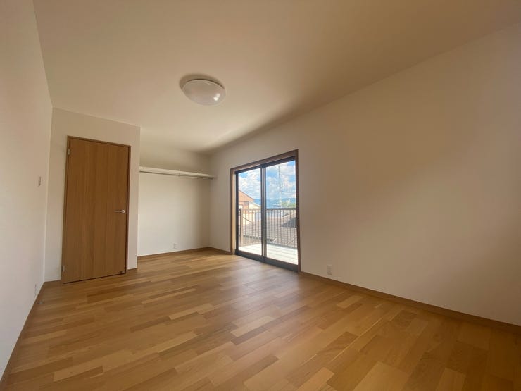 室内はいつも明るい印象なので気持ちの良い朝を迎えられます。毎日の生活も明るくなりそう♪