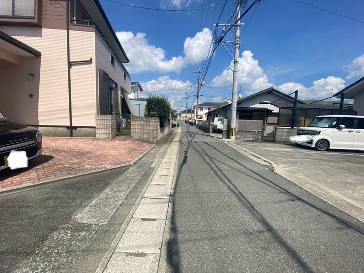 周辺は静かで落ち着いた雰囲気の住宅街です。