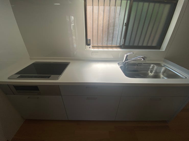 人気のIHヒーター♪三口コンロでお料理もはかどります☆火を使わないので火事の心配もなく、お子さまと一緒にお料理するのも楽しそうですね♪