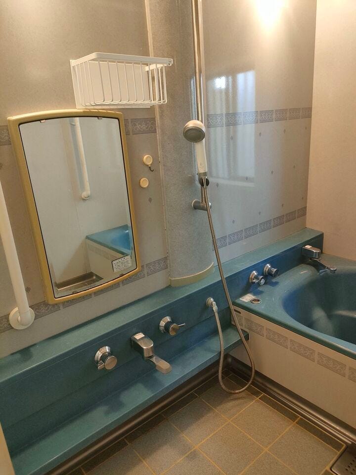 広々とした洗い場の浴室は、家族が同時に使いやすく、入浴準備や体洗いが快適になります◎ゆとりある動作で転倒リスクも減らせ、掃除や着替えもスムーズに行えるのが嬉しいですね!