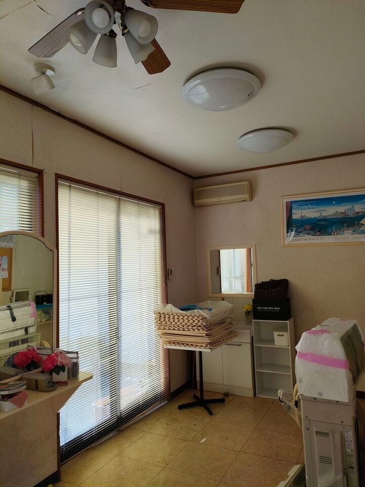 1F店舗スペース・・・別で店舗や事務所を借りる必要がなく、家賃・テナント料を節約できることや、生活と事業を一体化することで、ランニングコストを抑えられることがメリットです◎