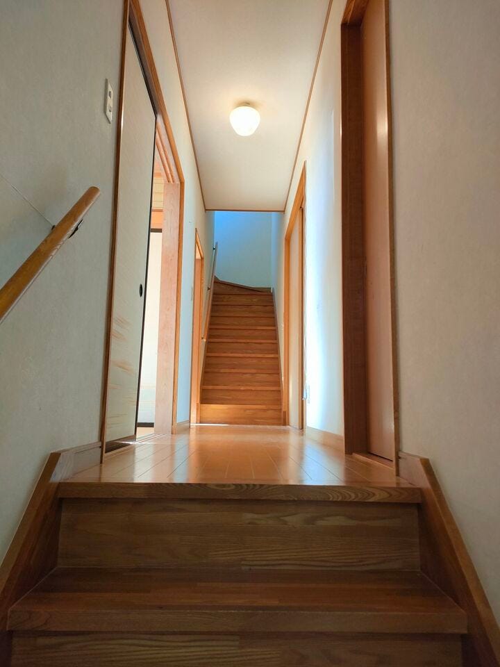 廊下があることによって生活音やにおいが吸収され、家中に広がりにくくなるメリットがあります◎