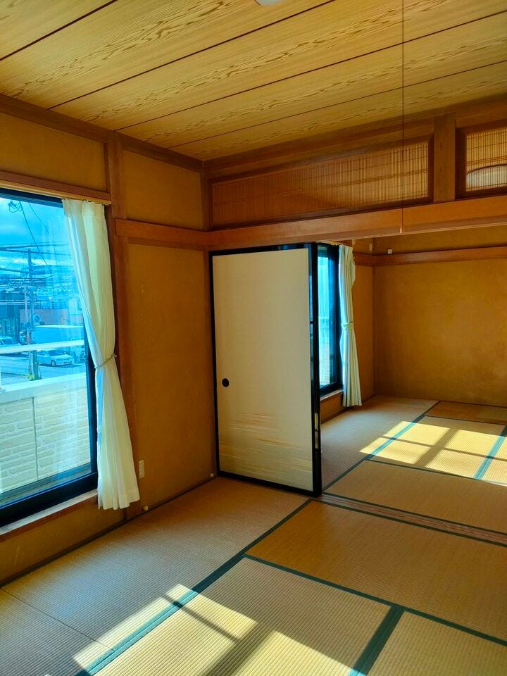 2F約8帖和室・・・畳は音を吸収してくれるため騒音を伝えにくいことが大きなメリットです◎お子様と一緒に目一杯遊ぶことのできる和室空間ですね♪