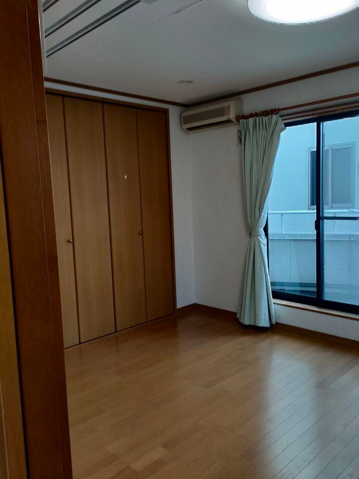 2F洋室・・・柔らかい木目の床が印象的なお部屋には北欧風の家具・インテリアがとっても合いそうな優しい雰囲気の空間ですね(*^-^*)