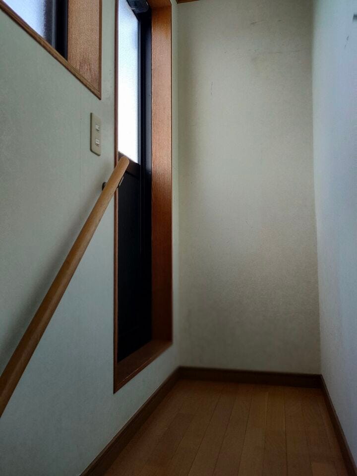 窓からの採光も取れる階段です!階段に手すりがあることでお子様の成長に合わせて、ご家族皆様が使いやすい心配りのある階段です☆彡