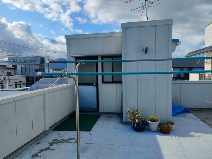 通常の庭にはない、屋上ならではの眺望には清々しい開放感があります◎天気の良い日は、見上げるとダイナミックな青空が広がり、日差しが気持ち良く感じるでしょう♪