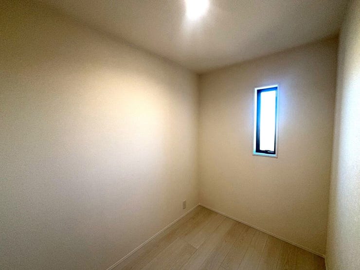 納戸はテレワークルームやファミリークロークのような収納にも使えます。