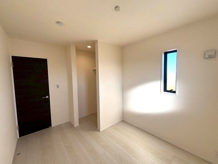 5帖の洋室は家族構成やライフスタイルに合わせて使い方を簡単に変えることができます。