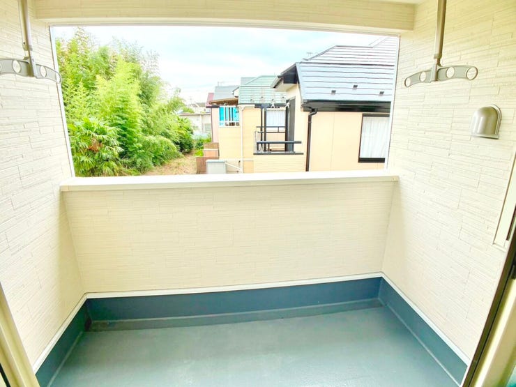 ◎バルコニー:2号棟(10/12撮影)
奥行きのあるインナーバルコニーを採用!
雨の日も濡れにくく、布団も干しやすい!
ちょっとした憩いの場としても良さそうですね♪