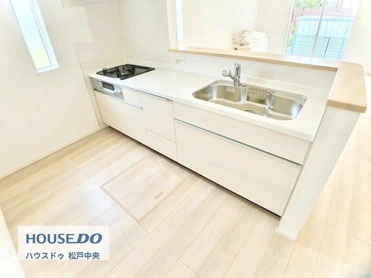 ◎キッチン:2号棟(10/12撮影)
対面キッチンなので、お子様の目を離すことなくお料理の準備や片づけができ安心です♪