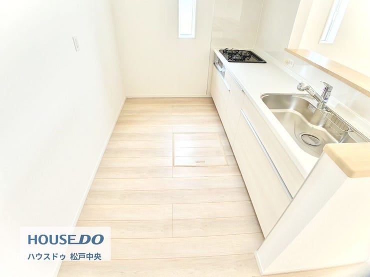 ◎キッチン:2号棟(10/12撮影)
スライド収納タイプのシステムキッチンは、毎日使いやすく奥様にもうれしいキッチンに。