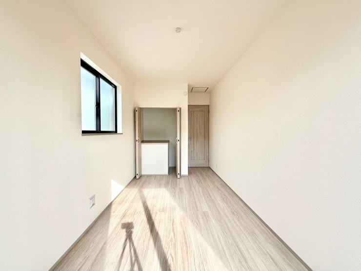 〈6.12帖〉
階段上スペースも無駄なく利用した収納スペース♪