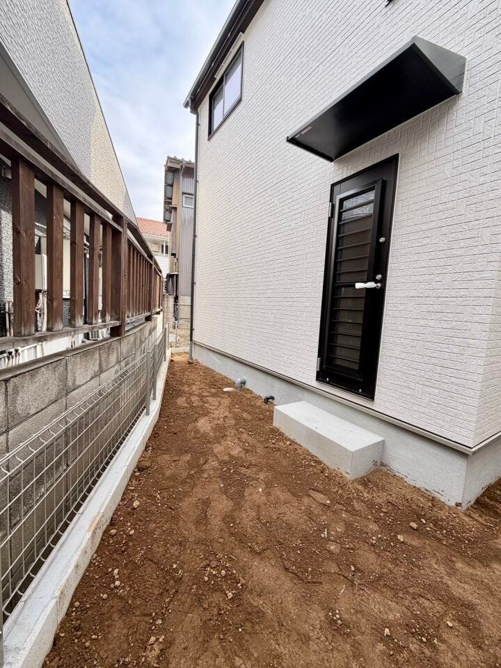 ゴミ箱を置くにはちょうどいいスペースあり♪