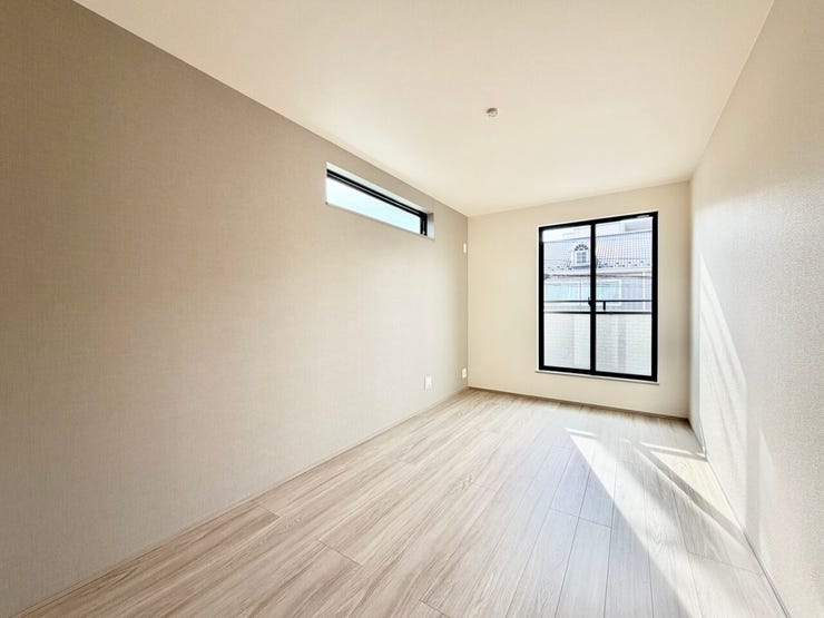 〈7.12帖〉
バルコニーに面した明るい洋室が気分をリラックスさせます