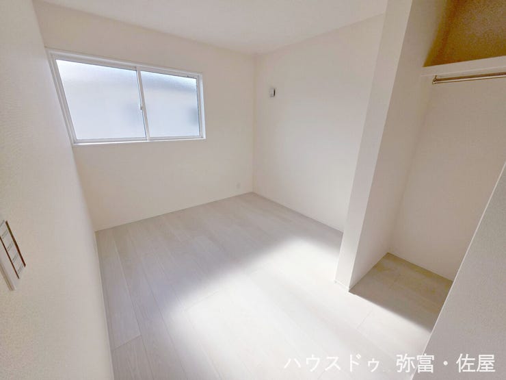 南側に面した約5.16帖の洋室!