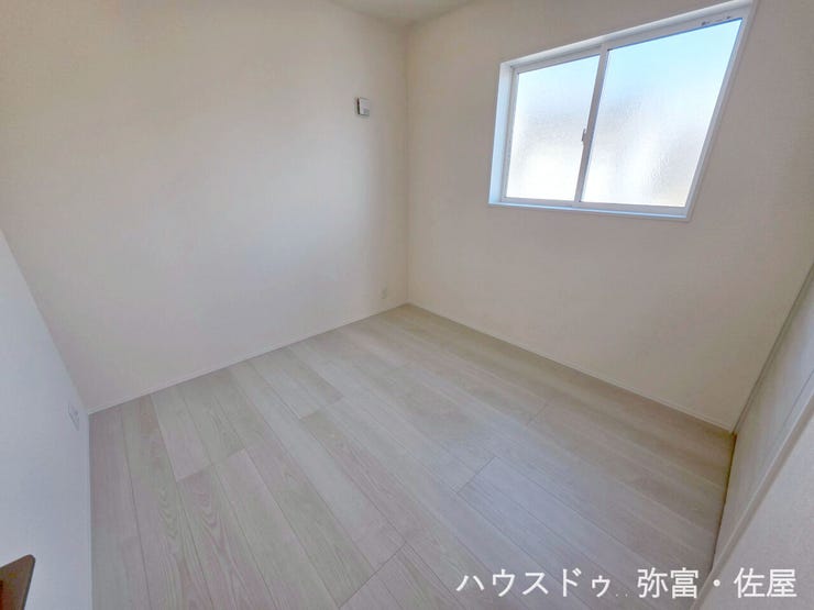 約4.5帖の北側洋室♪