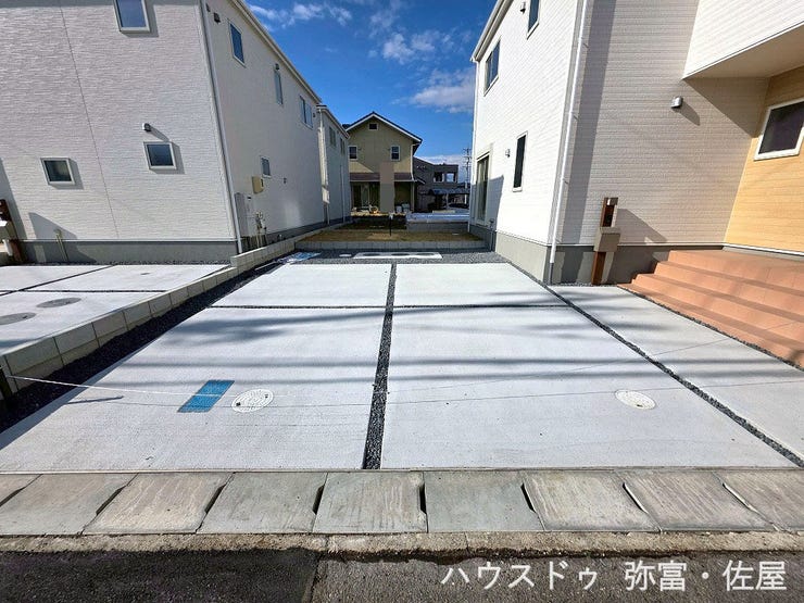 並列駐車2台可能です♪