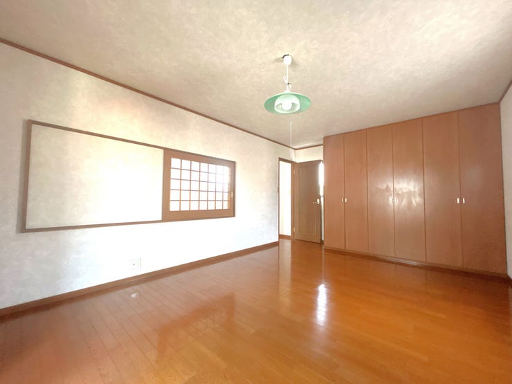 2F洋室約10.87畳:クローゼットがあります♪