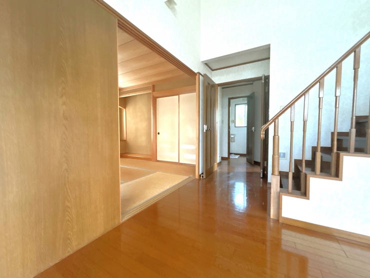 リビングの隣には和室があります!