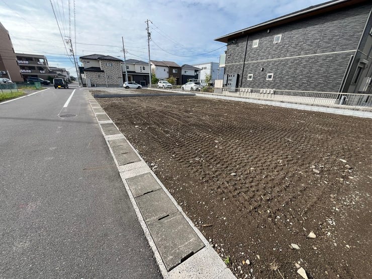 スーパーやドラッグストアは徒歩10分圏内です!