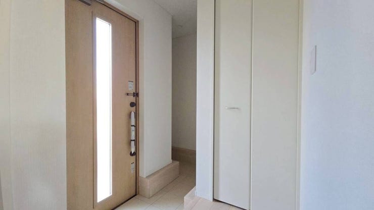 玄関にはご家族の靴をたっぷり収納できるシューズボックス!玄関先をいつも綺麗に保てます。