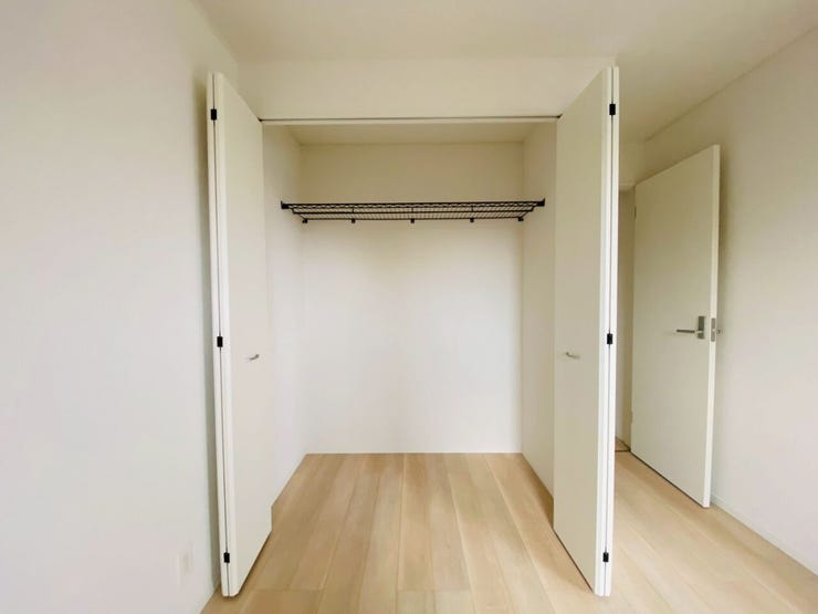 ゆとりのある収納スペースでお部屋をすっきりと出来ます。