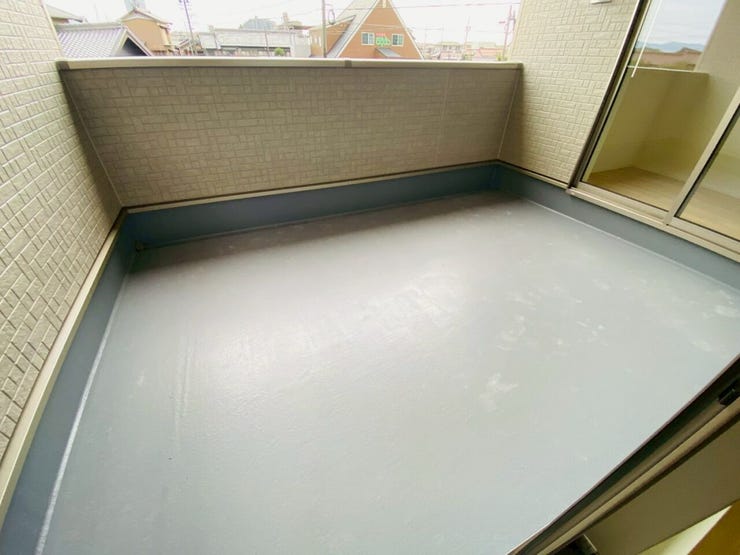 インナーバルコニーは天候を気にせず洗濯物が干せます。またお子様の遊び場として、人目を気にせずゆっくりと寛ぐことのできるセカンドリビングのような使い方もできそうです