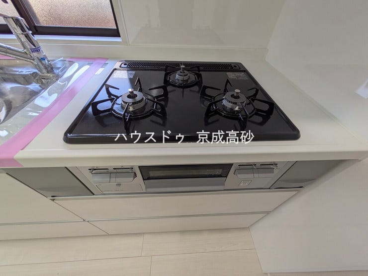 キッチンは3口コンロです。