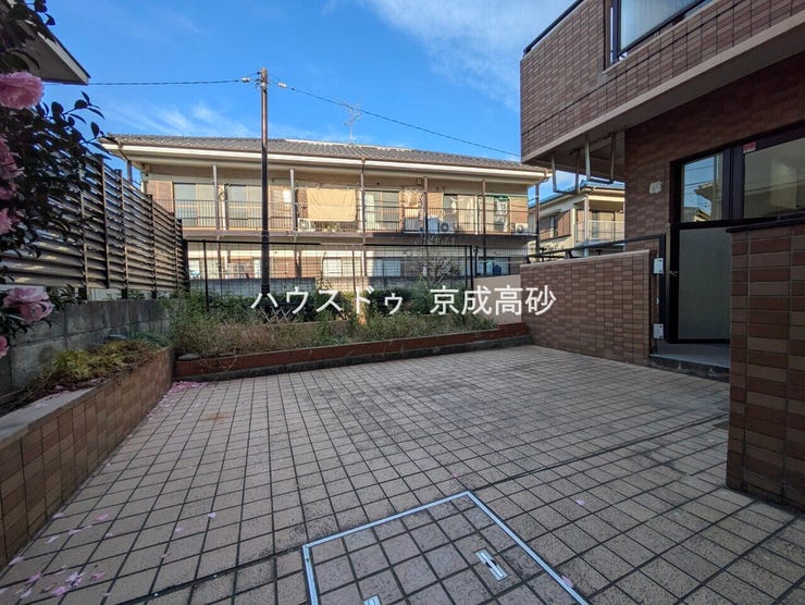 見てください!ゆったりとしたテラスがついてきます!