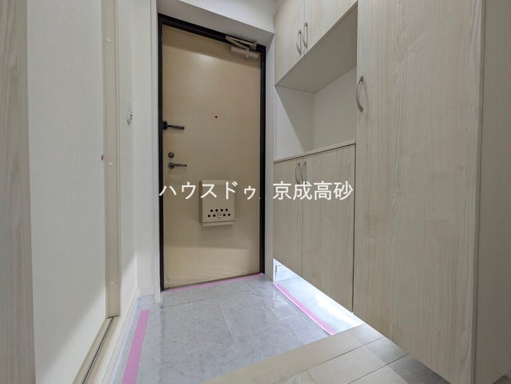 お家に出会う人々を出迎える玄関だからこそ、広々清潔感あふれる空間にしたいですね!