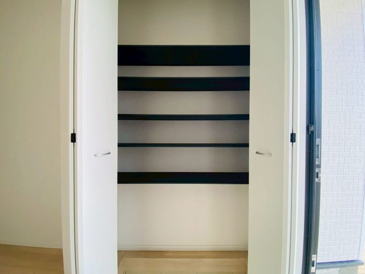 玄関にはご家族の靴をたっぷり収納できるシューズボックスをご用意。玄関先をいつも綺麗に保てます。