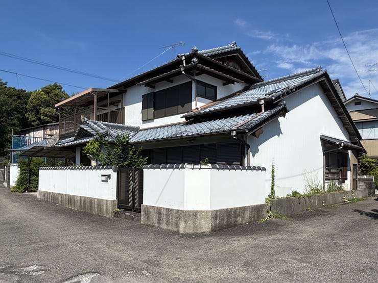 南向き角地で通風や陽当たり良好♪