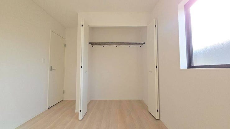 お子様のおもちゃや学校の道具もスッキリ収納できます!成長とともに荷物が増えても安心♪