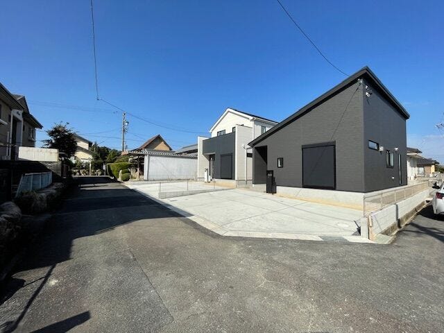 前面道路幅は約4.5mあります。