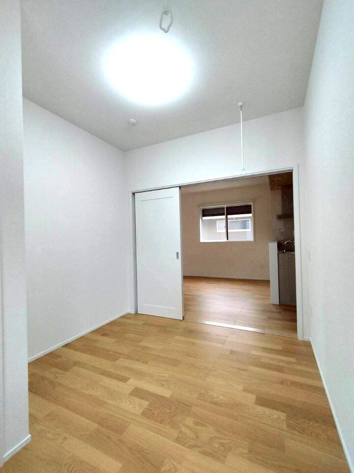 お掃除のしやすいフローリングの部屋です