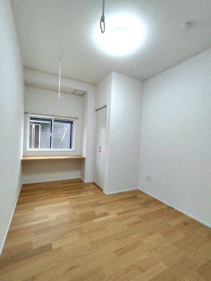 各部屋に1つずつ収納スペースがあります