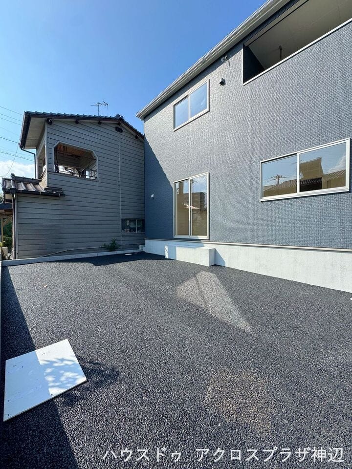 【駐車スペース2台分】
並列2台駐車場可能です!