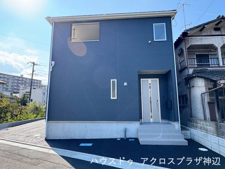 【外観写真】
【現地外観】
耐震等級3・住宅性能評価取得!
引き渡し後も安心してお住まいいただけます。
