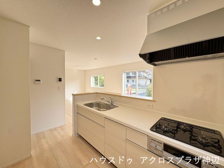 【キッチン】
ガスコンロ3口完備!対面式キッチンを採用しており、自然とご家族との会話が増えます。