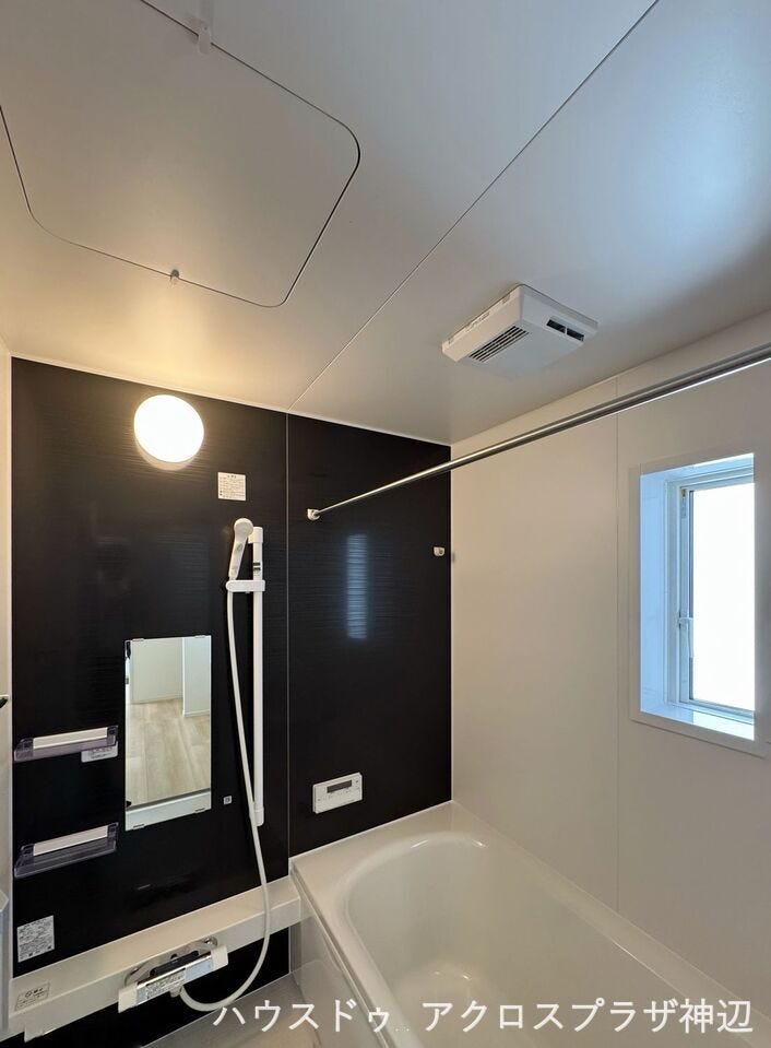 【浴室】
浴室乾燥機は湿気を排しカビ防止に大活躍。