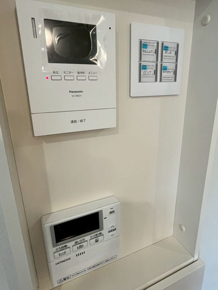 モニタ付きインターホンがついております。
浴室用パネルもございます。
