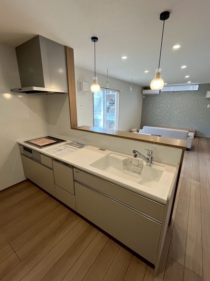 キッチンからはリビングが見渡すことができます。