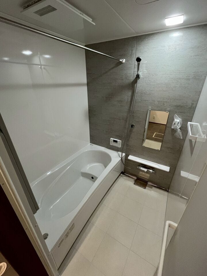 落ち着いた雰囲気の浴室です。