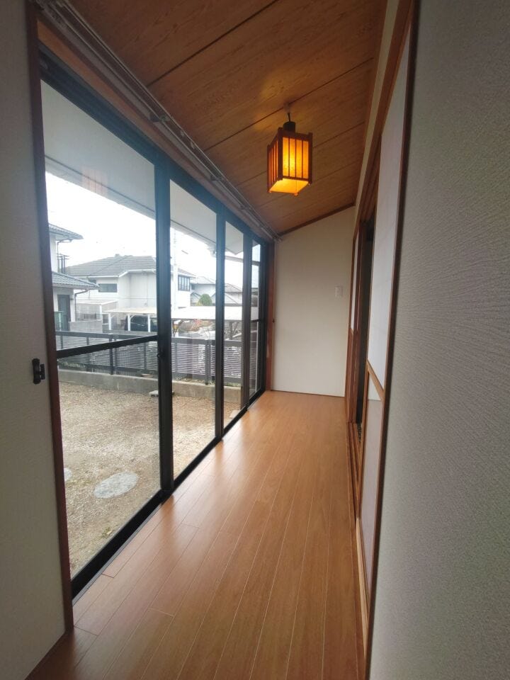 ■□■縁側■□■南東側からの陽ざしで温もりを感じるひと時をお過ごしください♪