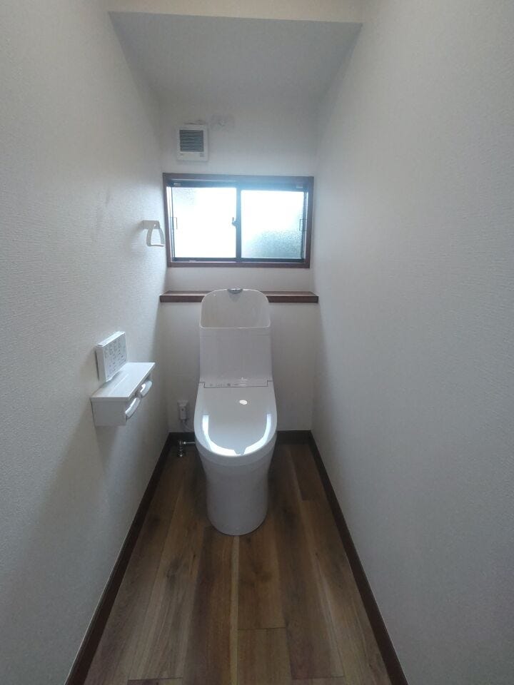 ■□■1階トイレ■□■安らぎのひとときを提供し、清潔さと静けさが両立した空間。